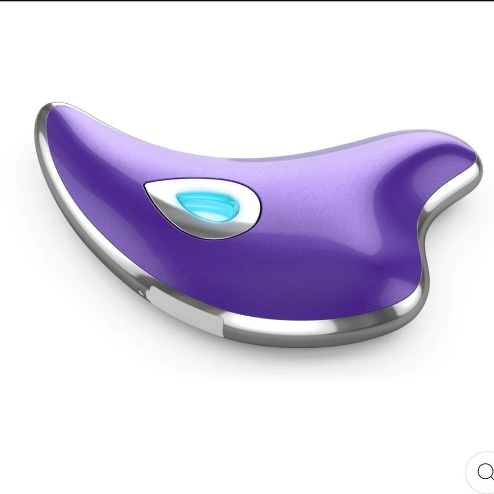 Nurse Jamie Triangle Facial Tool - Picture 3 of 4